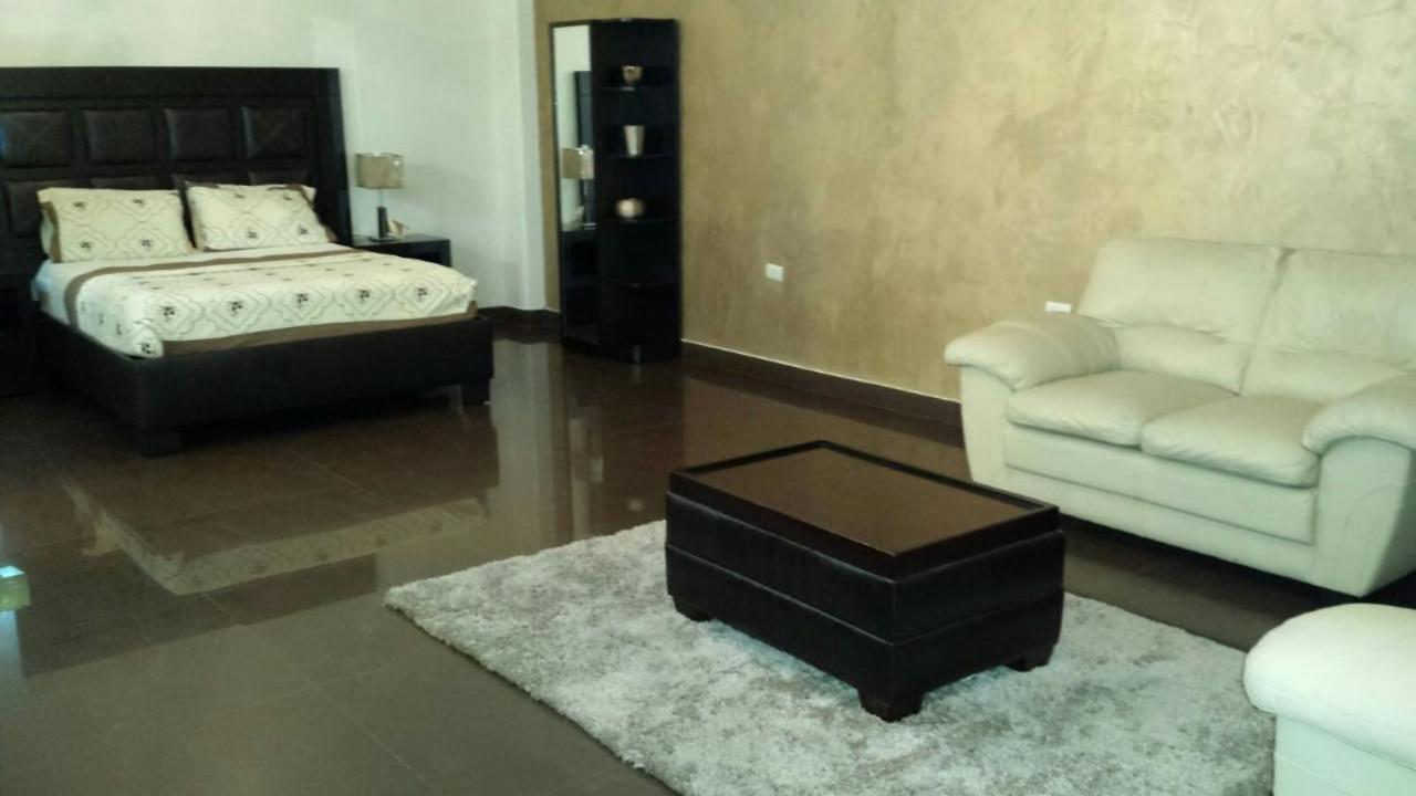 Premier Hotel Suites ซิวดัด โอเบรกอน ภายนอก รูปภาพ