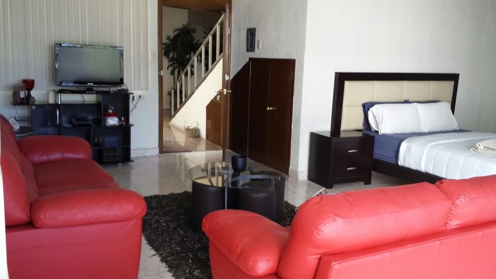 Premier Hotel Suites ซิวดัด โอเบรกอน ภายนอก รูปภาพ